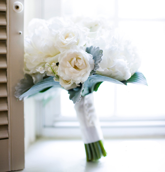 White Bridal Bouquet, Wainright House wedding venue, Rye New York, Lyndsey Hamilton Events, Christian Oth Studio VU0C0138