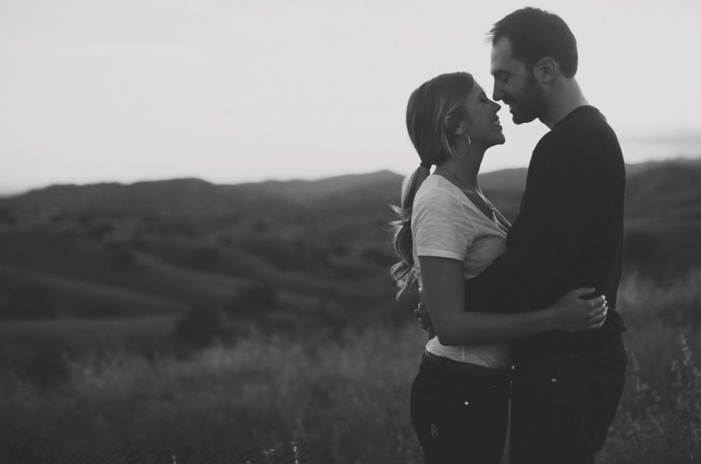 Calabasas engagement pictures, stephanie williams photography, modern romance photography, field engagement shoot