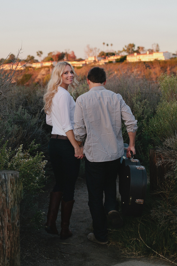 unique engagement photo ideas, engagement photo ideas, paddleboarding photos