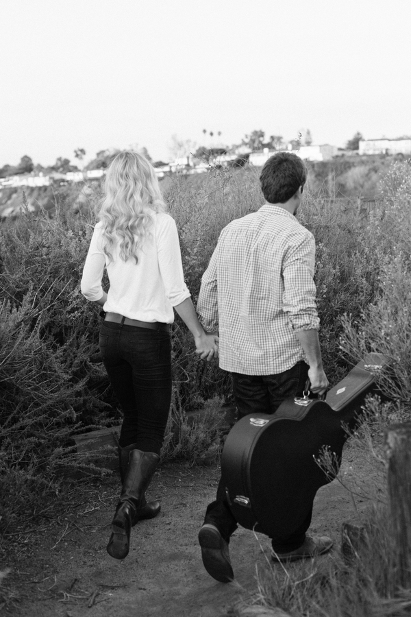 unique engagement photo ideas, engagement photo ideas, paddleboarding photos