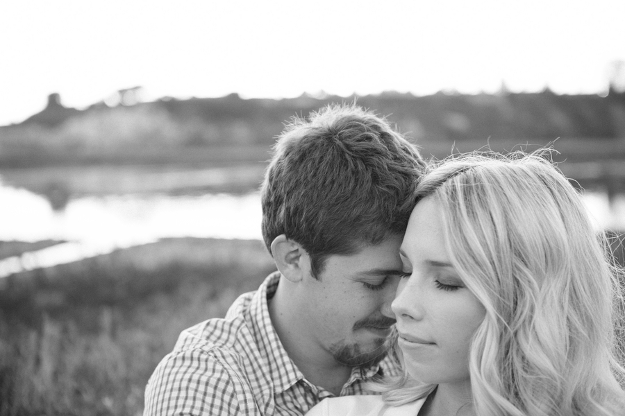 unique engagement photo ideas, engagement photo ideas, paddleboarding photos