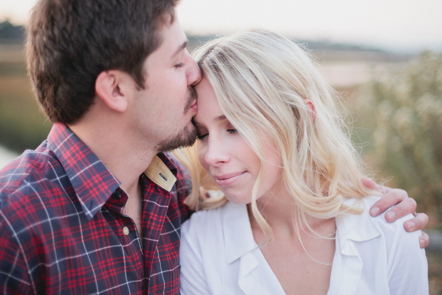 unique engagement photo ideas, engagement photo ideas, paddleboarding photos