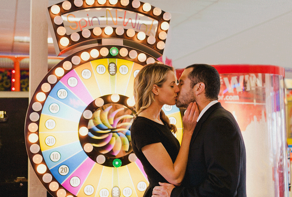 Engagement inspiration, southern california engagement inspiration, boardwalk engagement inspiration, Santa monica Boardwalk, what to wear in your engagment shoot