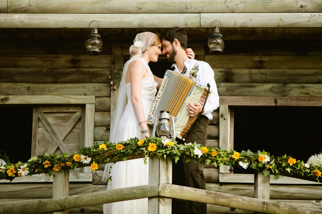 Daisy inspired shoot, yellow wedding inspiration, green wedding inspiration, New Zealand wedding vendors, outdoor wedding inspiration