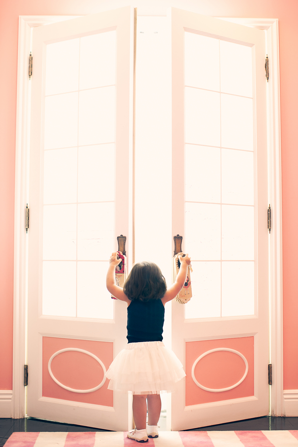 baby shoot, baby girl shoot, Eloise at the plaza, Plaza themed shoot