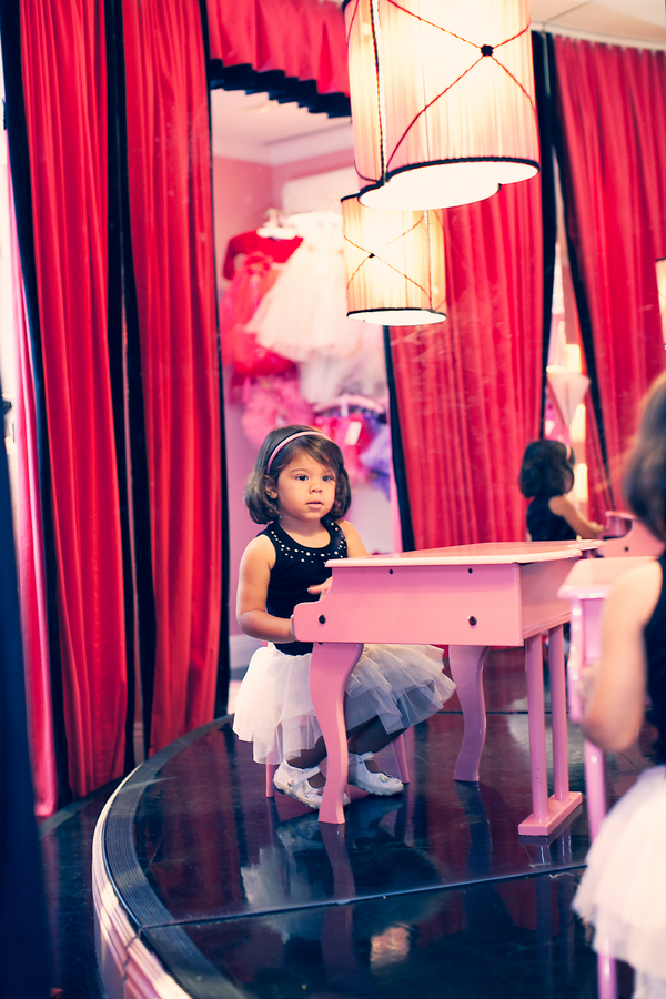 baby shoot, baby girl shoot, Eloise at the plaza, Plaza themed shoot
