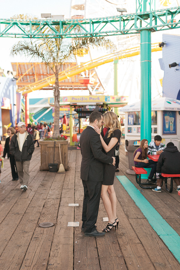 Engagement inspiration, southern california engagement inspiration, boardwalk engagement inspiration, Santa monica Boardwalk, what to wear in your engagment shoot