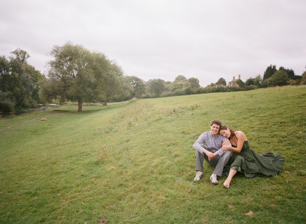 English countryside anniversary shoot, Cambridge Anniversary Shoot, Green wedding inspriation,