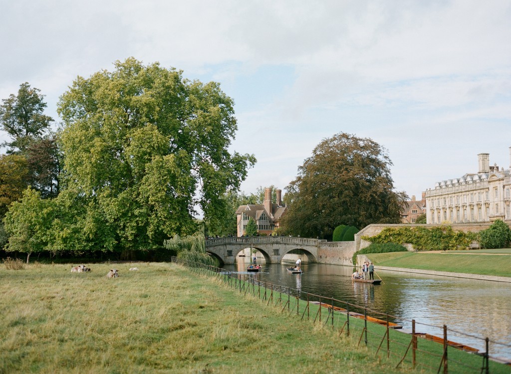 English countryside anniversary shoot, Cambridge Anniversary Shoot, Green wedding inspriation,