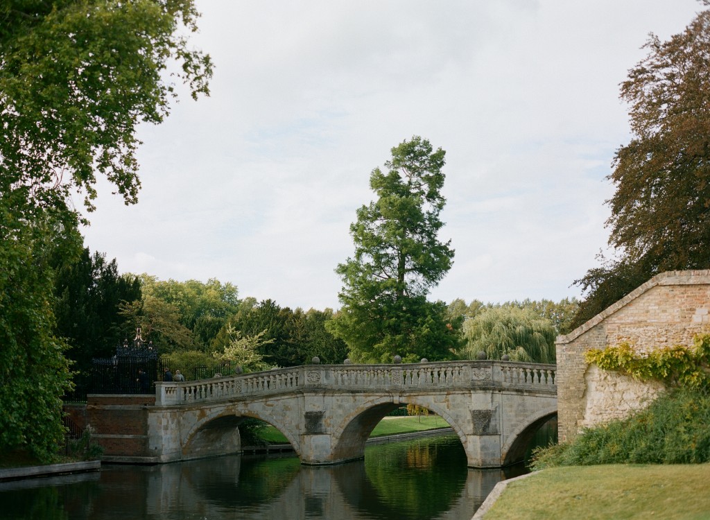 English countryside anniversary shoot, Cambridge Anniversary Shoot, Green wedding inspriation,