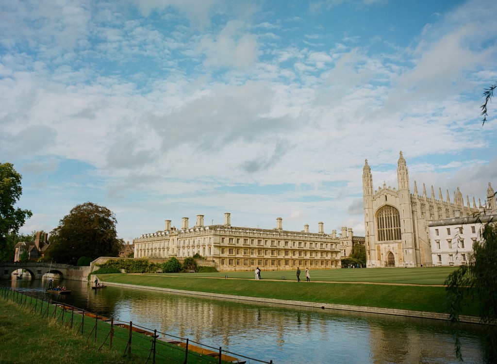 English countryside anniversary shoot, Cambridge Anniversary Shoot, Green wedding inspriation,