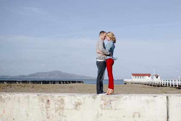San Francisco engagement session, Bay Area engagement, red, white, blue, beach, sand, sun, peaceful, city life