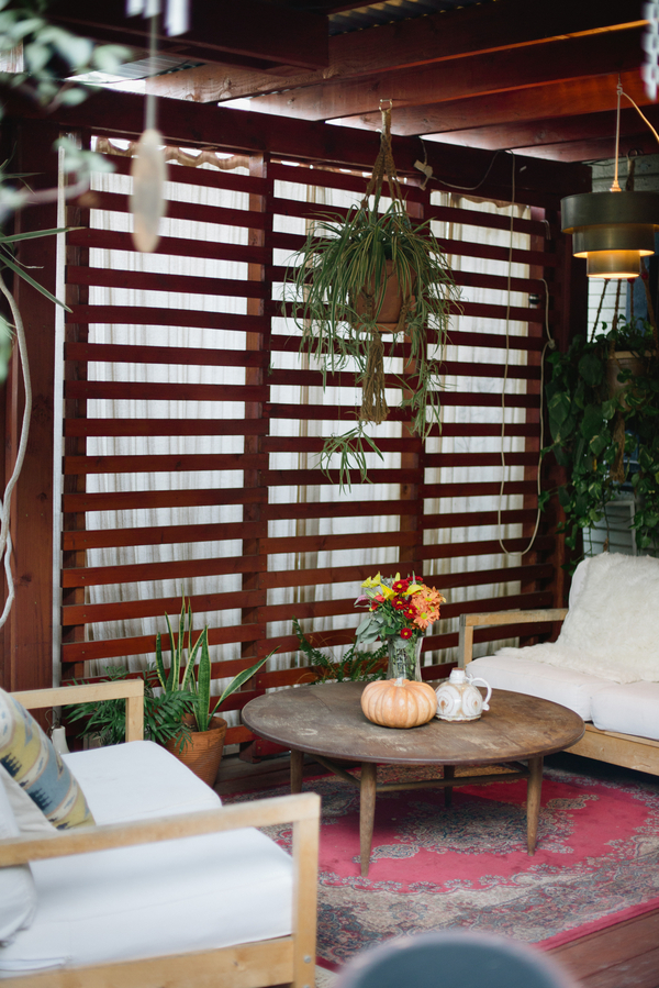 Backyard sustainable dinner party, vintage rentals, hanging plants, wood accents __Brandi_Welles_Photographer_20121030huntandgather00001PRINT_low