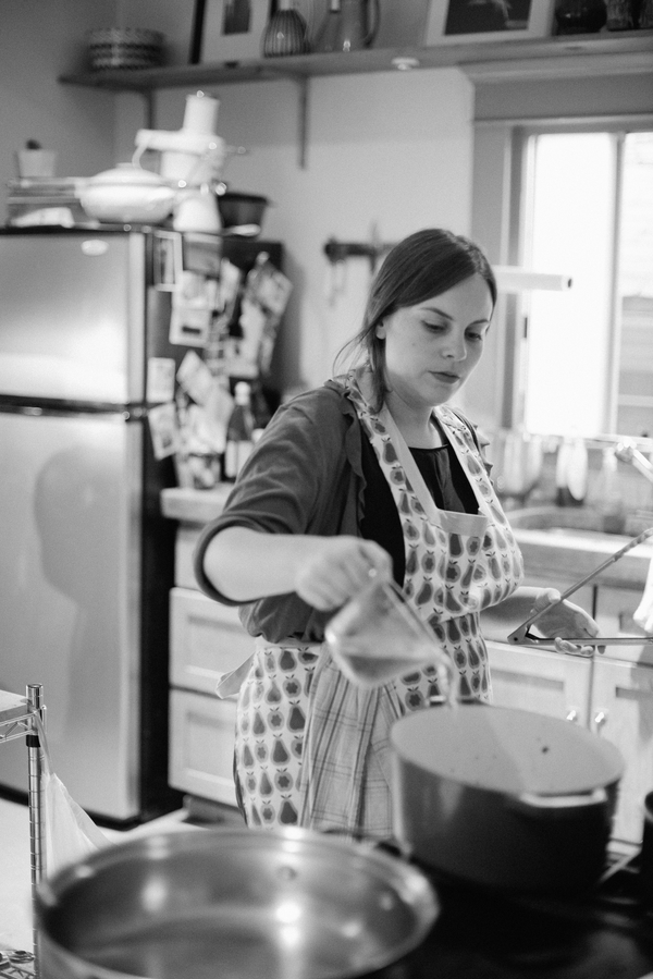 Backyard sustainable dinner party, cooking, kitchen __Brandi_Welles_Photographer_20121030huntandgather00043PRINT_low