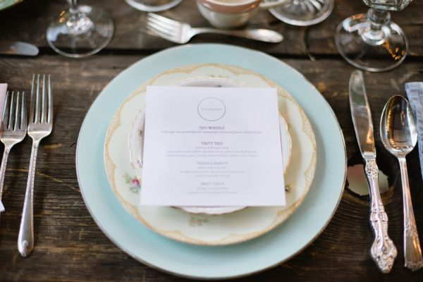 Backyard sustainable dinner party, mint plates, vintage dishes, wood table __Brandi_Welles_Photographer_20121030huntandgather00077PRINT_low