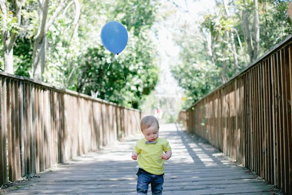 baby announcement, big brother, neon yellow shirt, blue balloon, baby boy, bowtie bigbrotherannouncement (12)