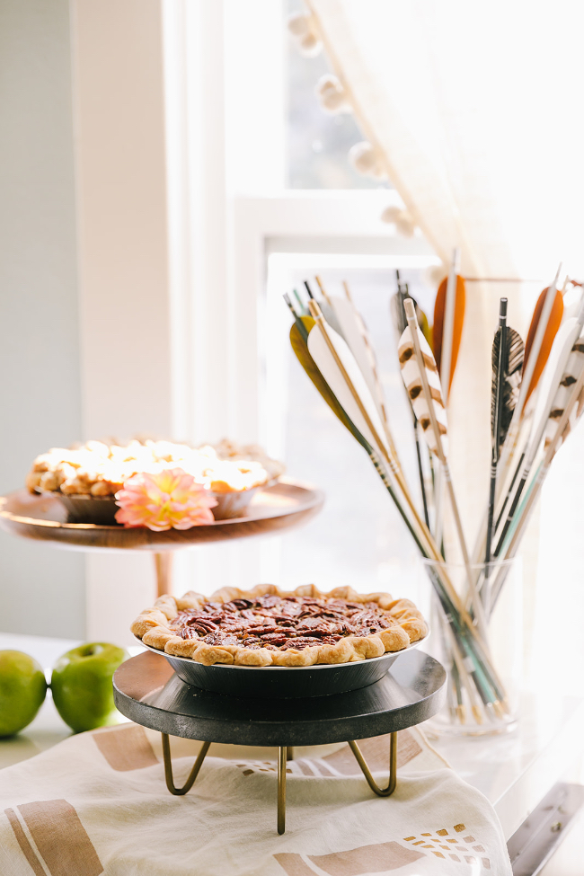 A Modern & Colorful 2021 Thanksgiving Celebration