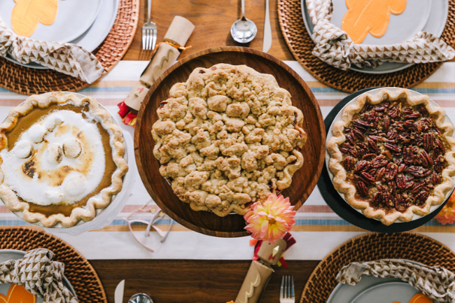 A Modern & Colorful 2021 Thanksgiving Celebration