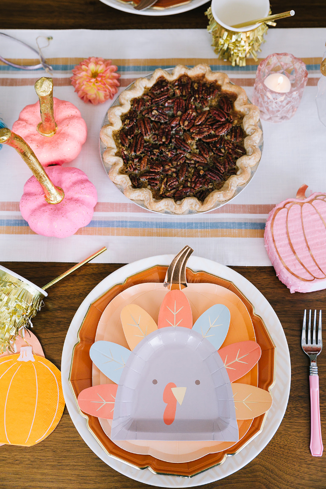 A Modern & Colorful 2021 Thanksgiving Celebration
