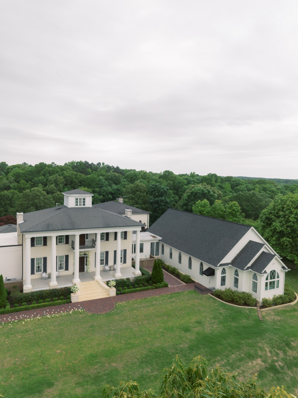 A Charming Southern Wedding with an Old-Money Aesthetic