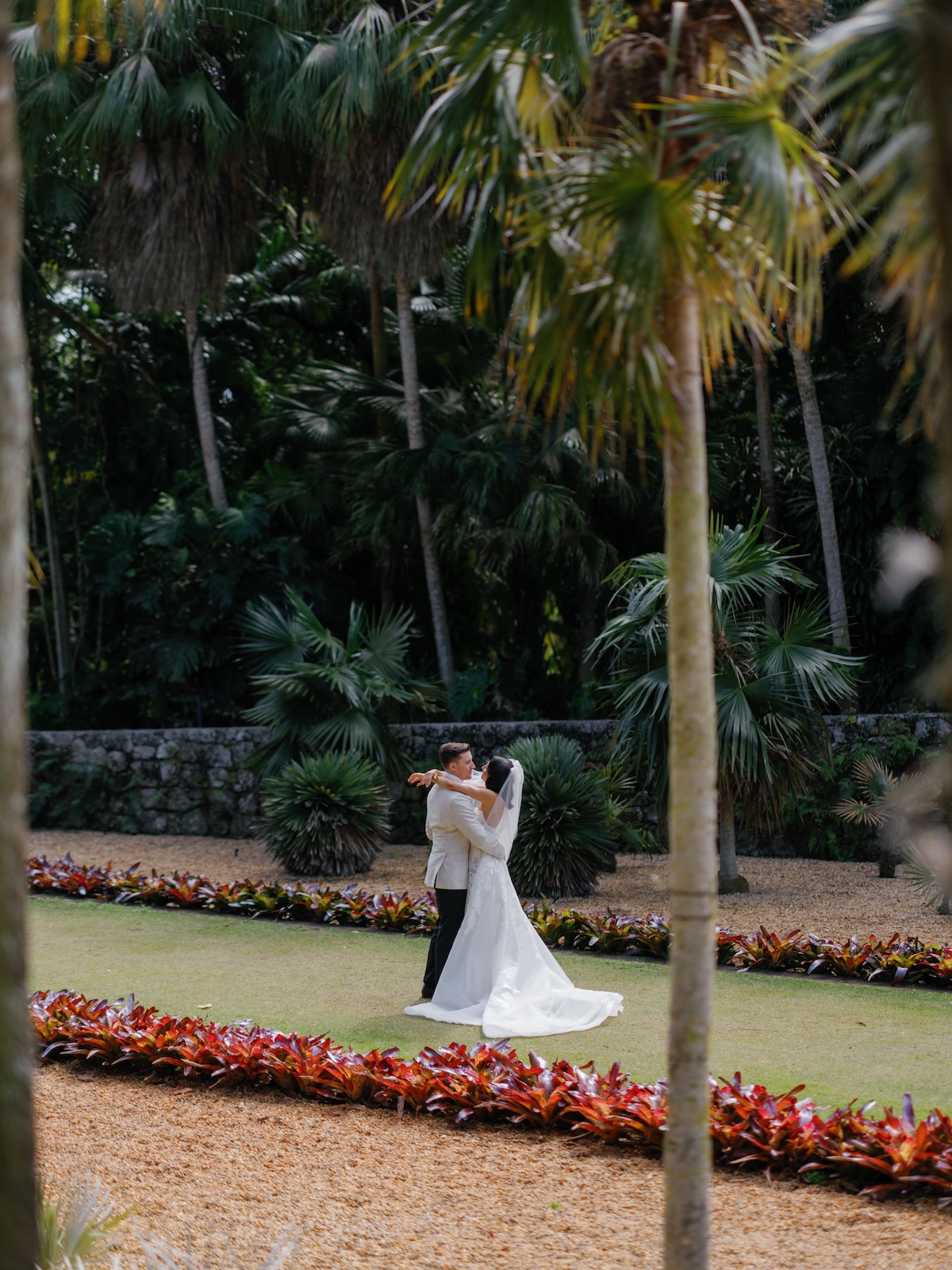 An Intimate Miami Wedding With Chapel Vows and a Romantic Dinner