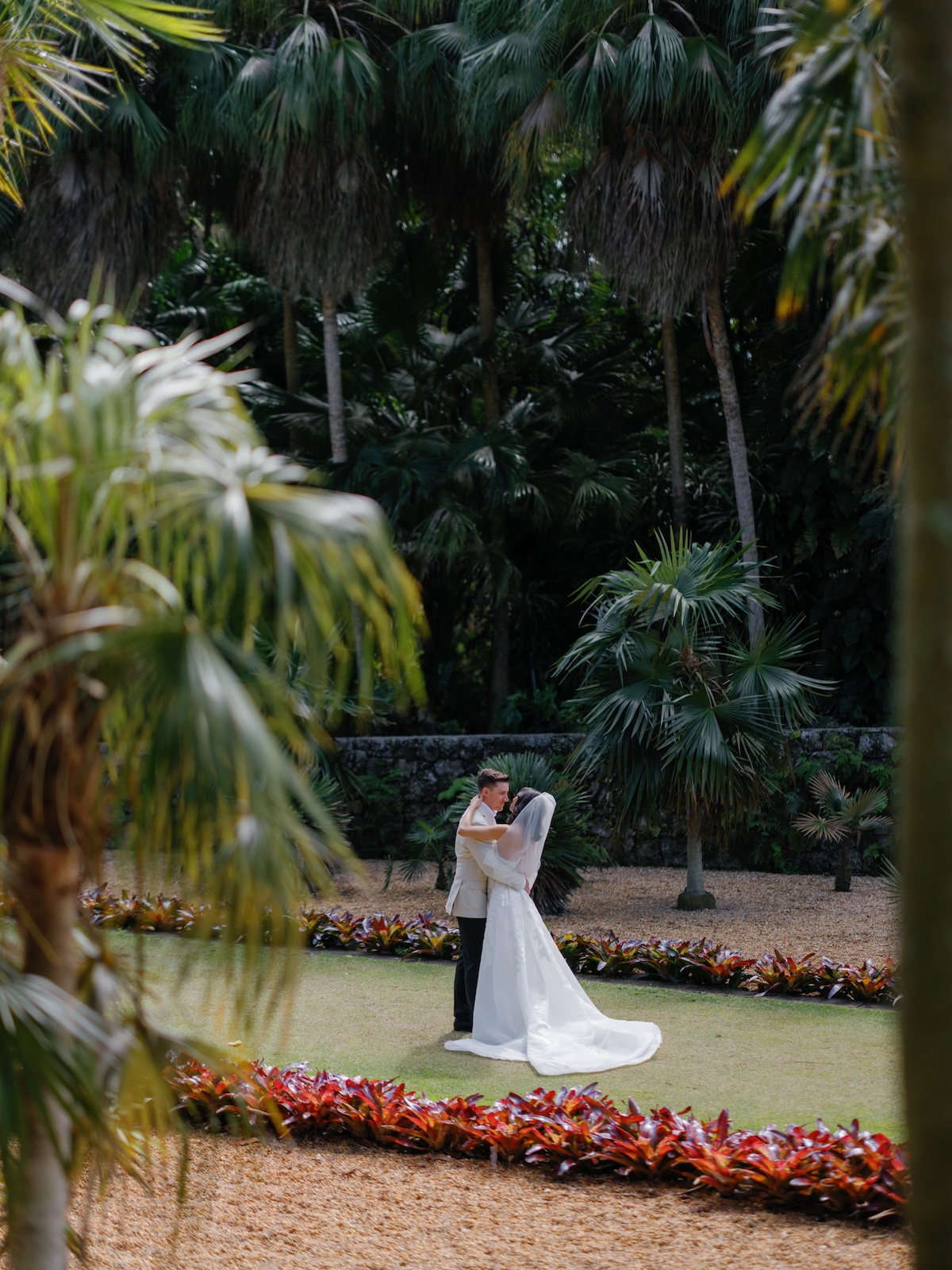 An Intimate Miami Wedding With Chapel Vows and a Romantic Dinner