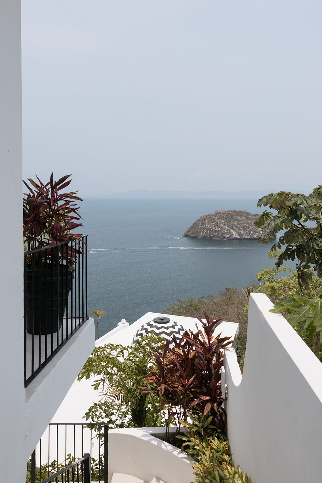 An Intimate Oceanfront Wedding in Puerto Vallarta with Coastal Elegance & Sculptural Florals