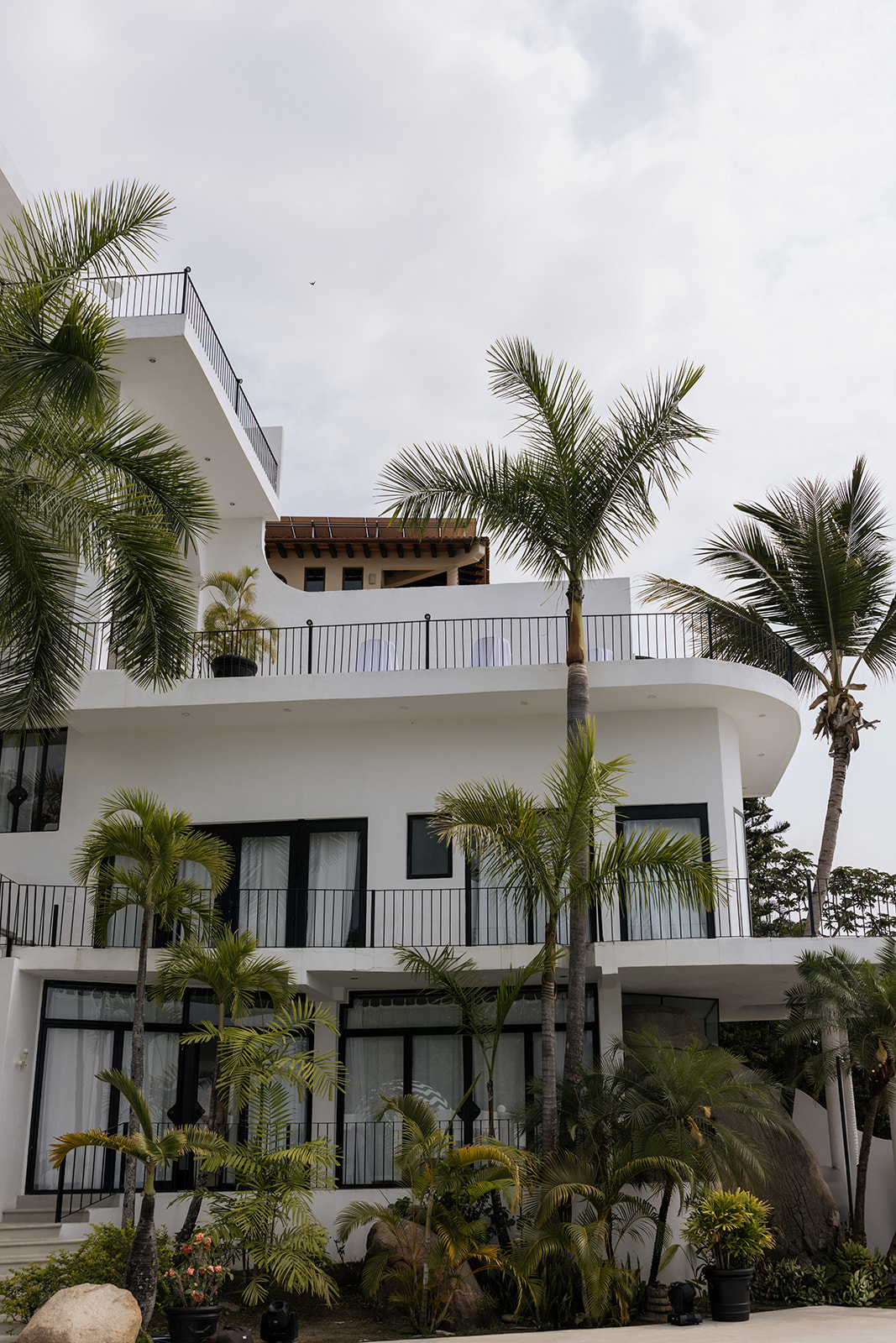 An Intimate Oceanfront Wedding in Puerto Vallarta with Coastal Elegance & Sculptural Florals