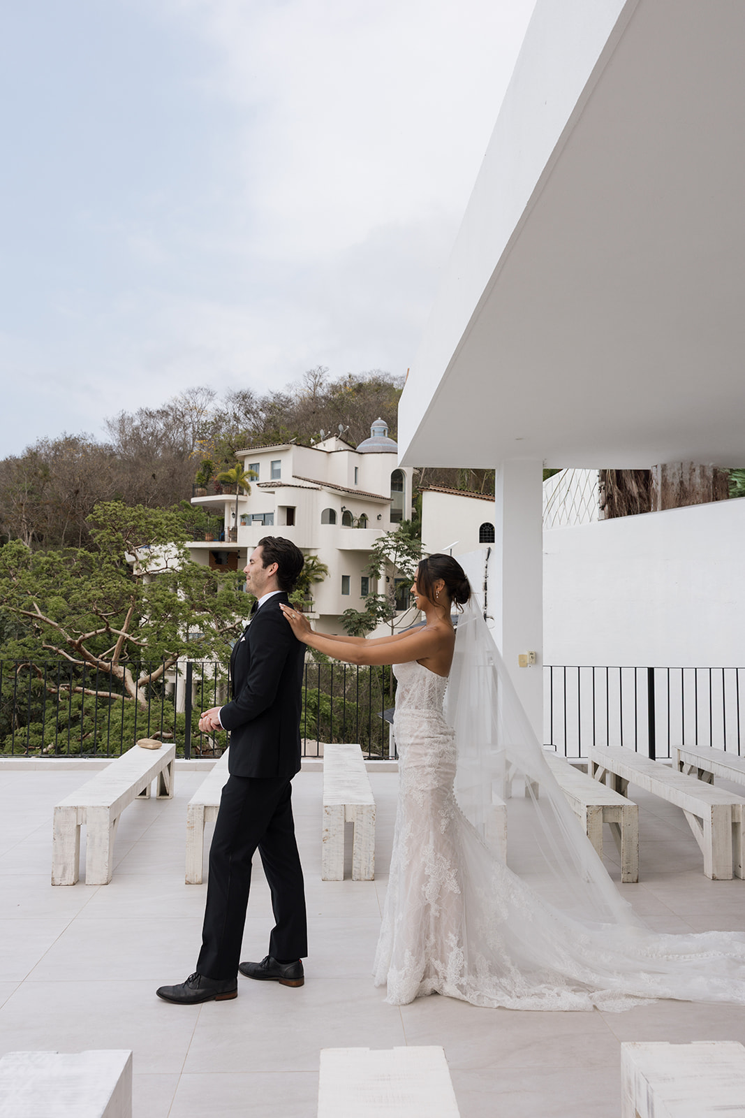 An Intimate Oceanfront Wedding in Puerto Vallarta with Coastal Elegance & Sculptural Florals