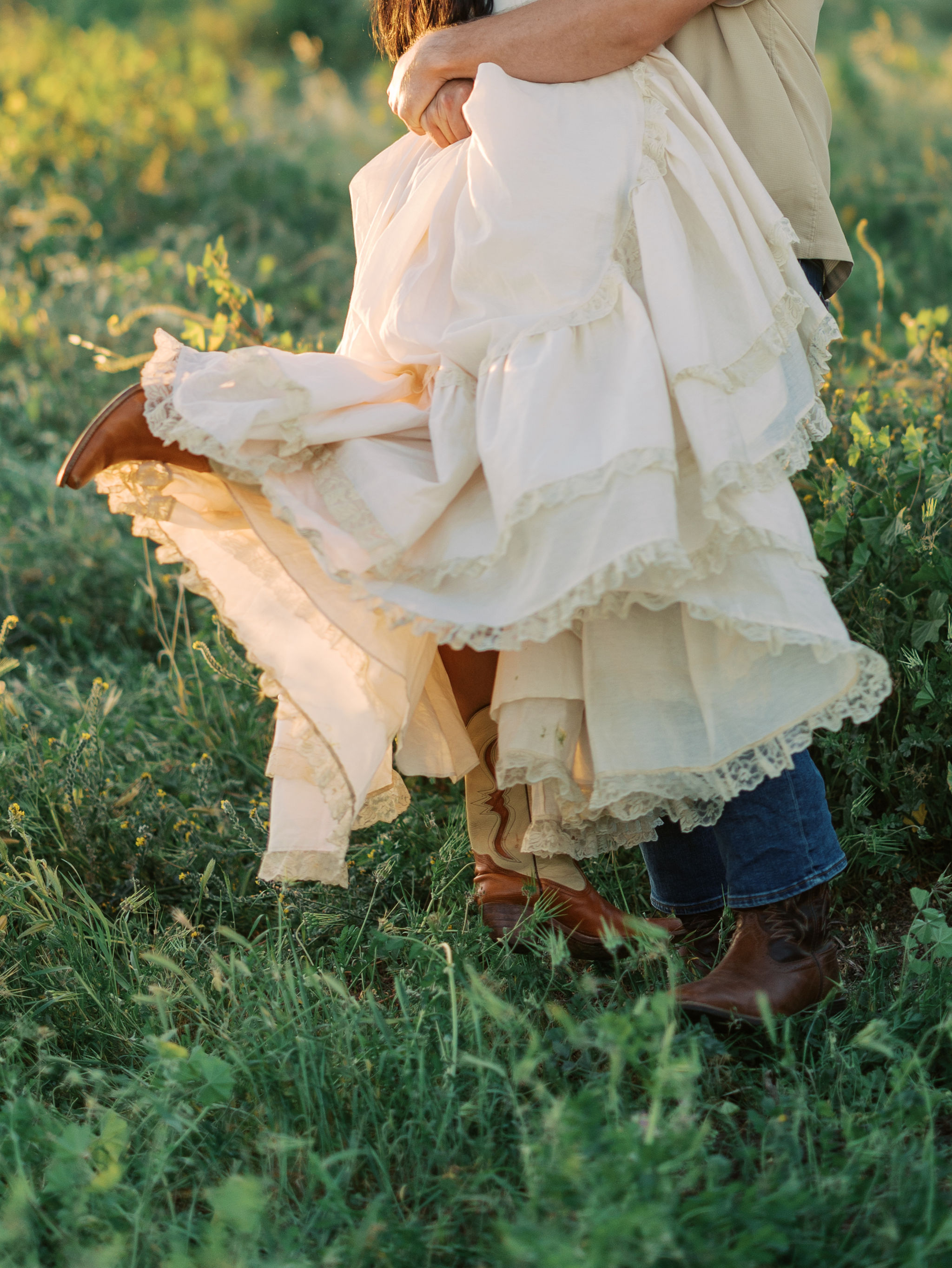 A Western-Inspired Engagement Shoot in Horsethief Canyon