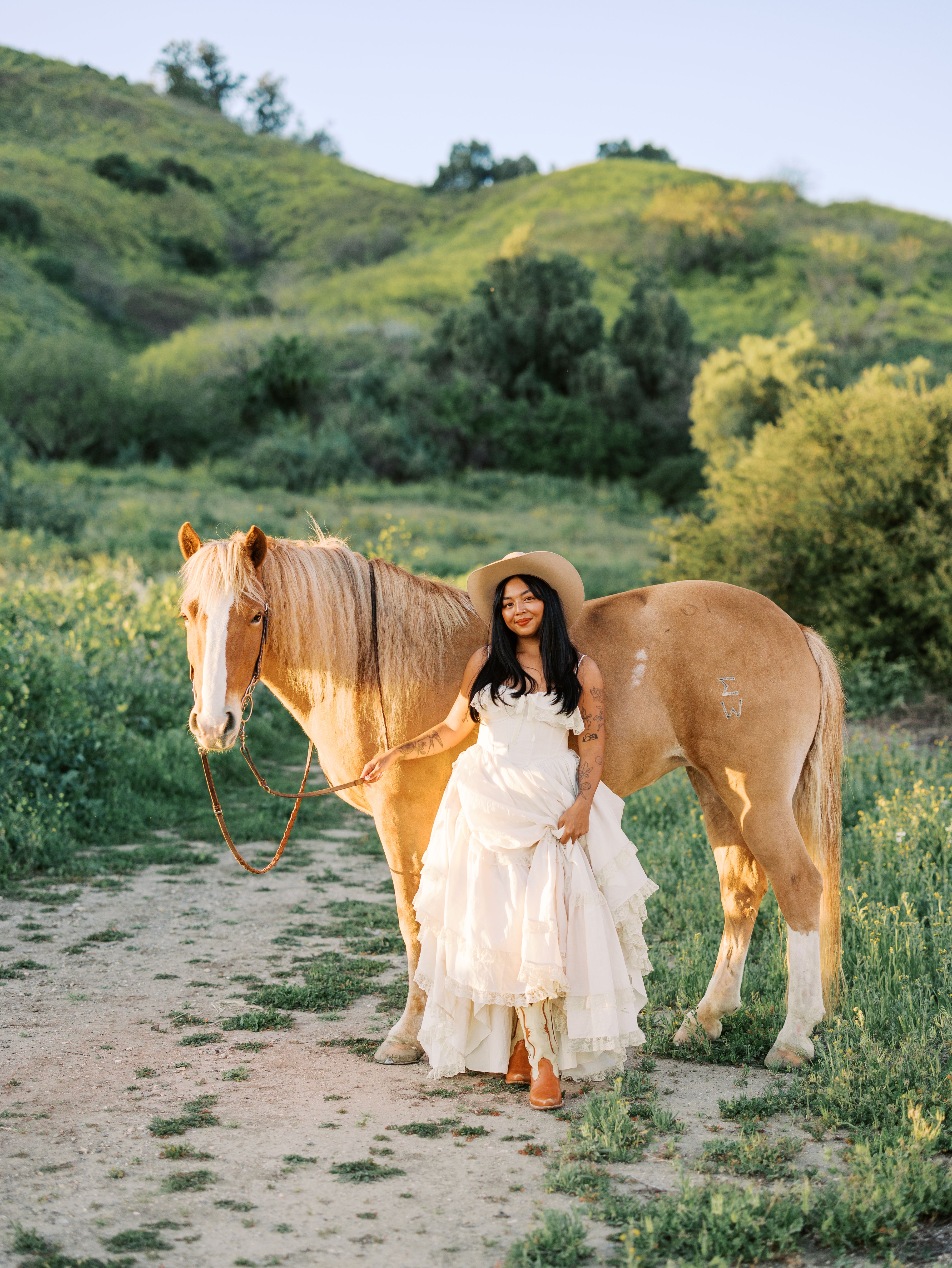 A Western-Inspired Engagement Shoot in Horsethief Canyon