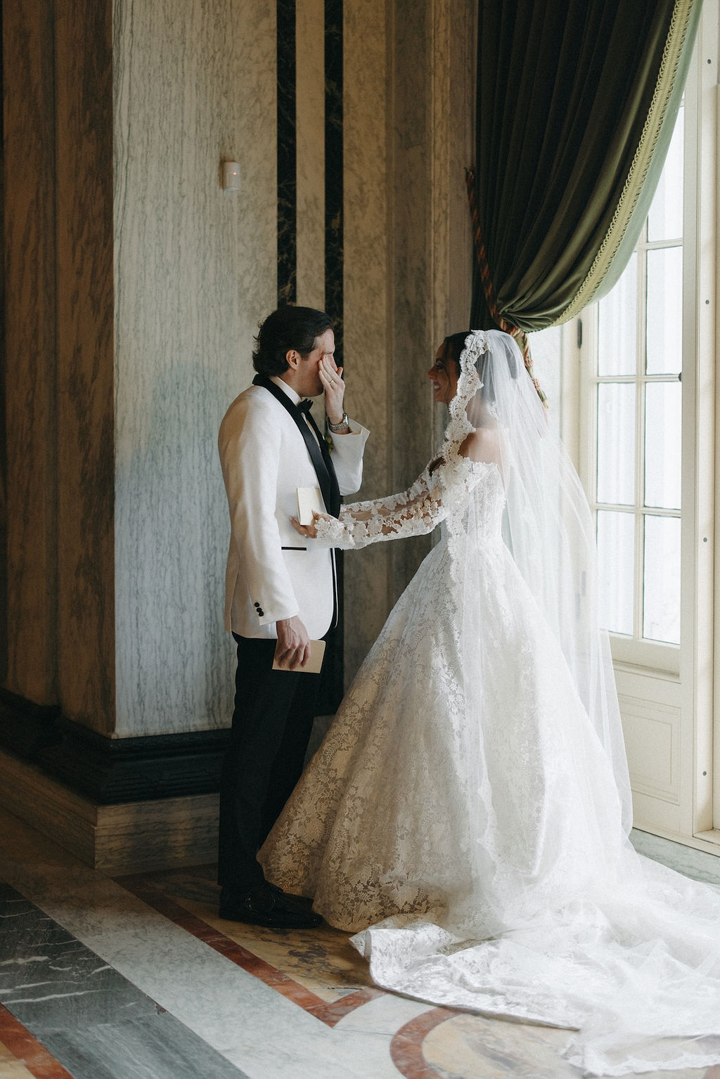 This Palm Beach Wedding Was a Romantic 'Night at The Museum' Vibe