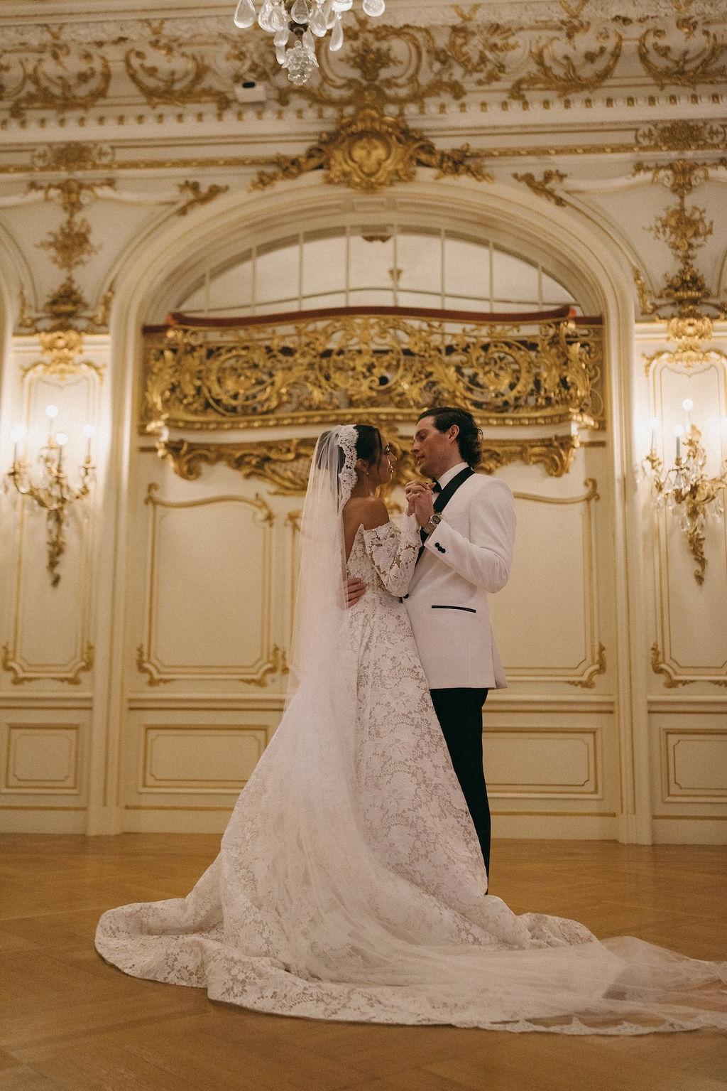This Palm Beach Wedding Was a Romantic 'Night at The Museum' Vibe