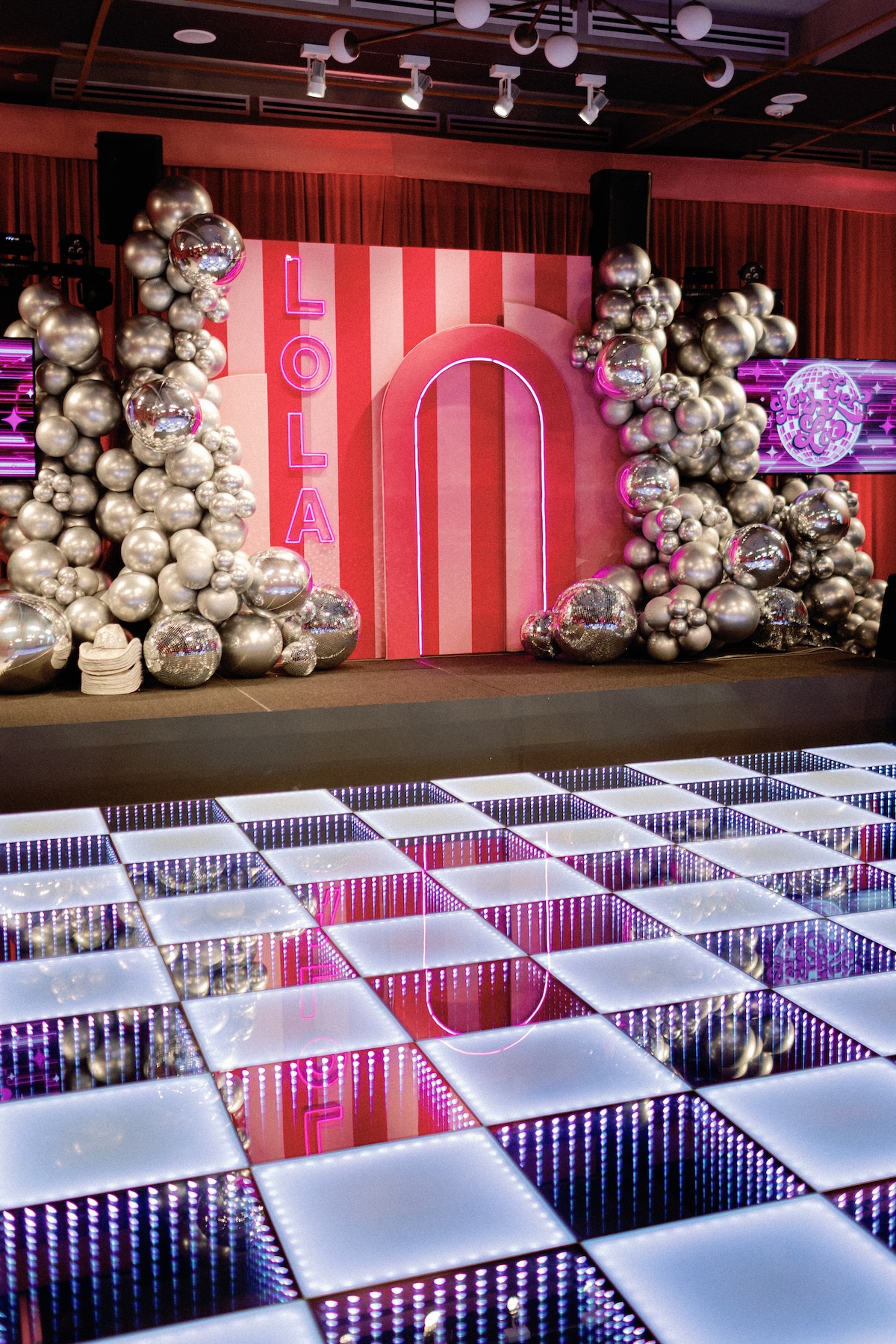 A Luxury Bat Mitzvah with Bold Pink Design