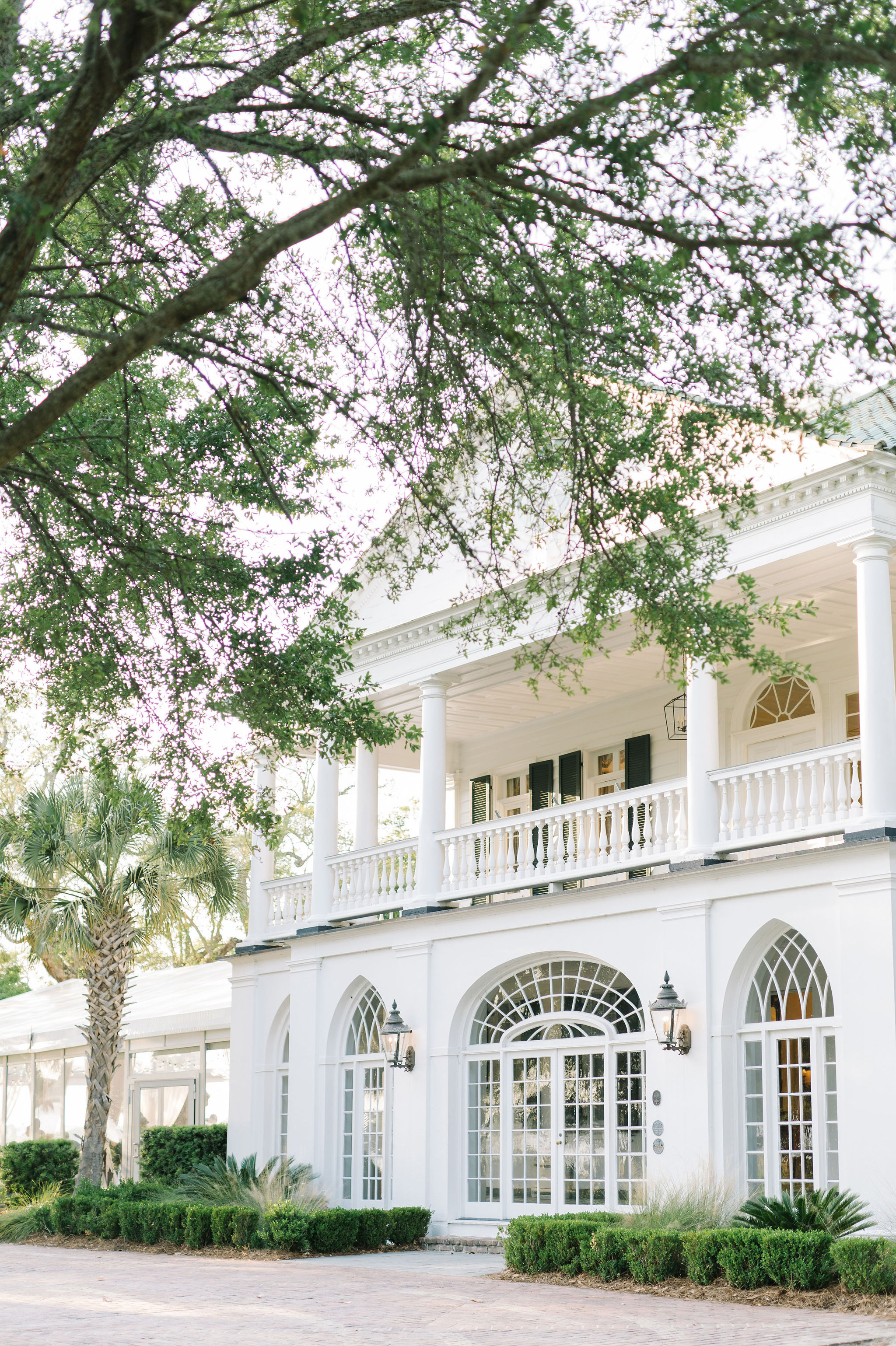 A Colorful Charleston Spring Wedding at Lowndes Grove