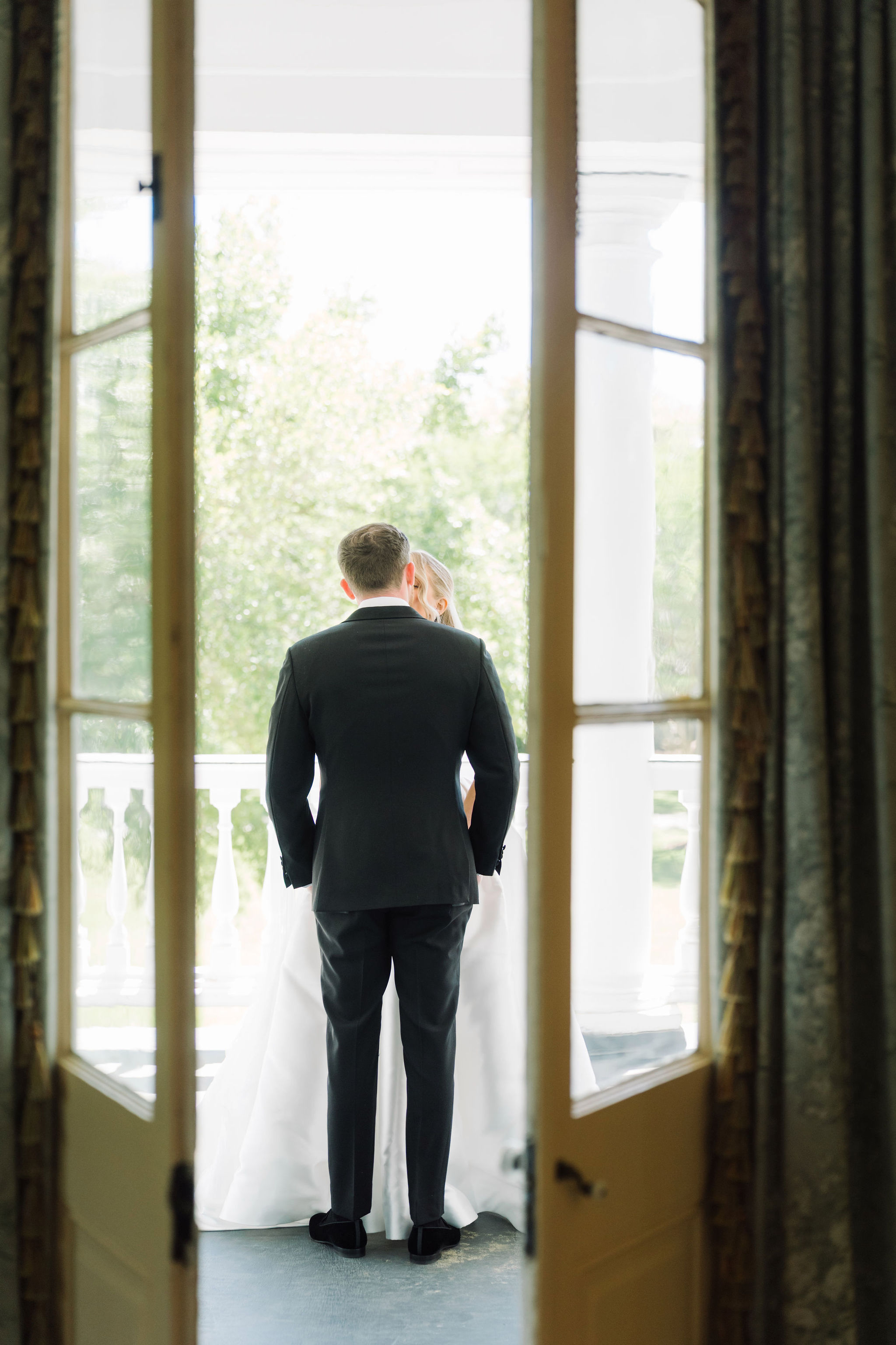 A Colorful Charleston Spring Wedding at Lowndes Grove