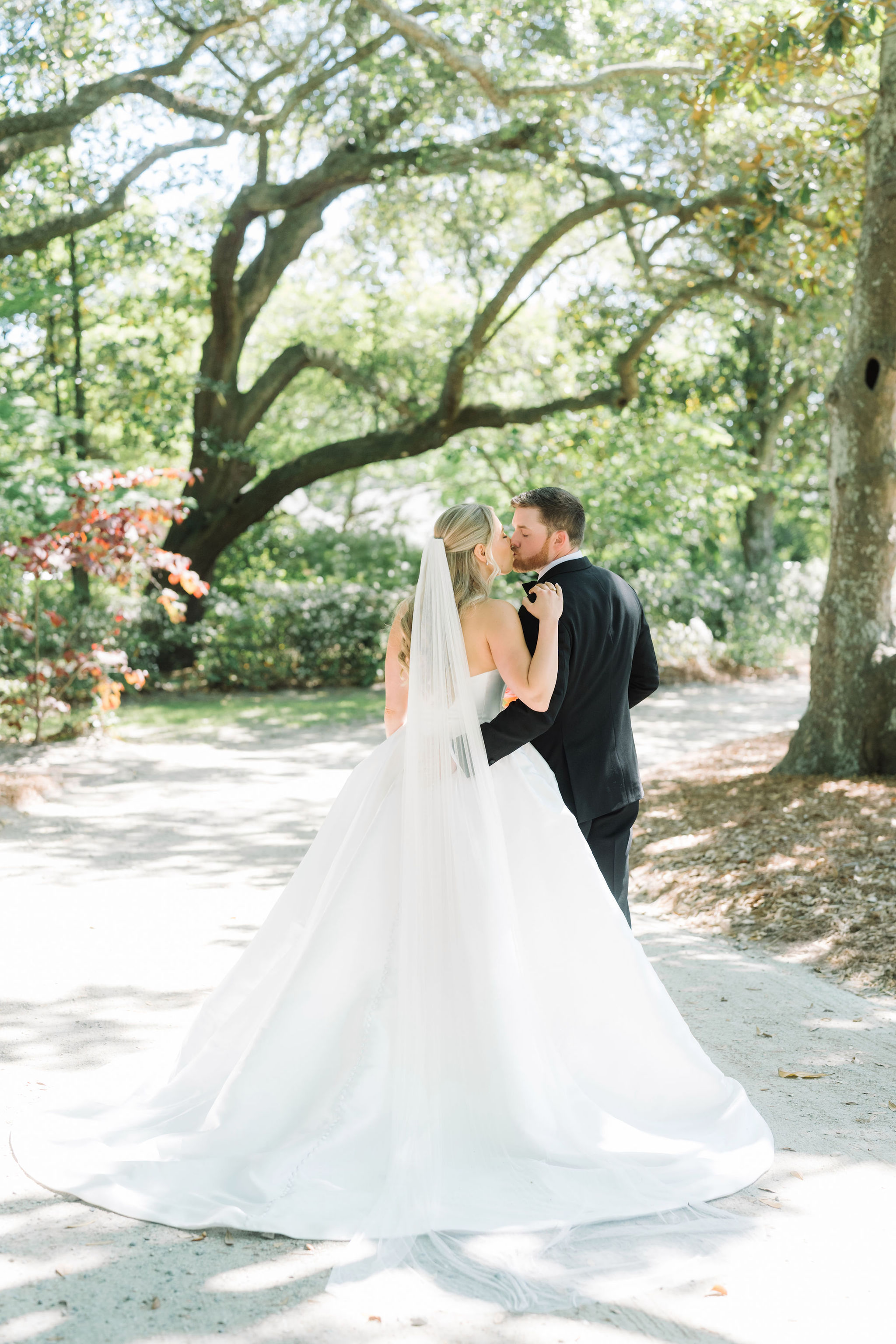A Colorful Charleston Spring Wedding at Lowndes Grove