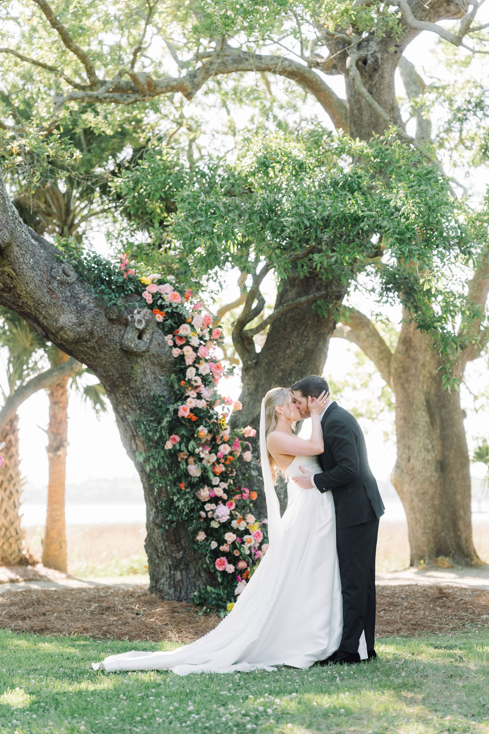 A Colorful Charleston Spring Wedding at Lowndes Grove